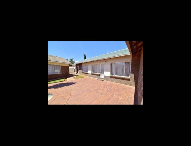 5 BEDROOM HOUSE FOR SALE IN CRYSTAL PARK